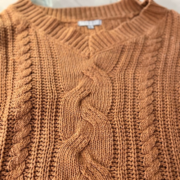 Fawlux  Cable Knit Long Sleeve Sweater V neck Sz S color Tan - Picture 4 of 5